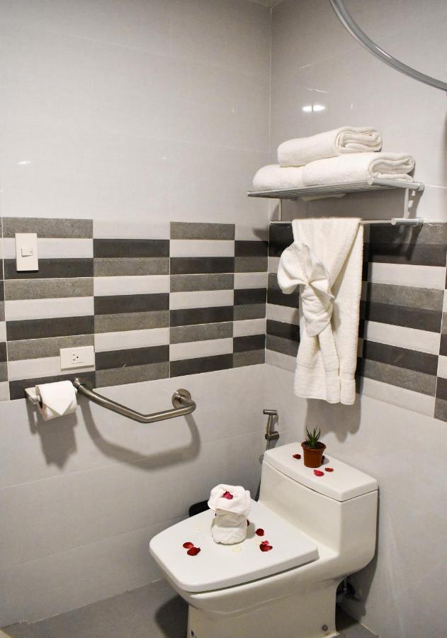Hotel Lourdes Laoag Zewnętrze zdjęcie