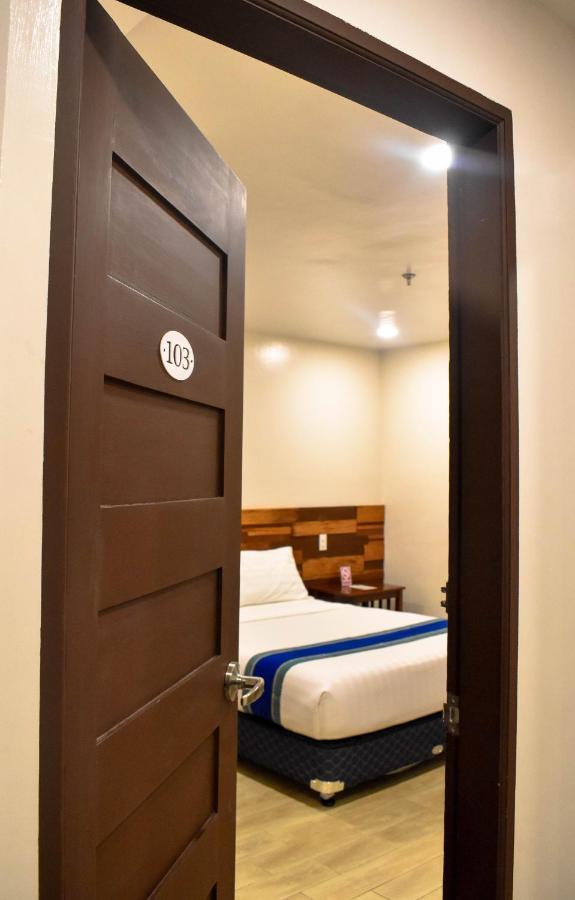 Hotel Lourdes Laoag Zewnętrze zdjęcie